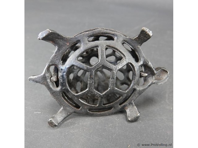 Vintage gietijzeren touwhouder in de vorm van een schildpad - afbeelding 5 van  5