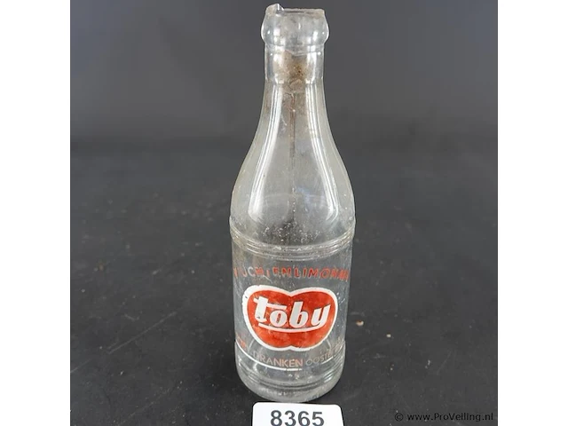 Vintage glazen frisdrankfles van de toby limonadefabriek uit het nederlandse oosterbeek - afbeelding 1 van  5