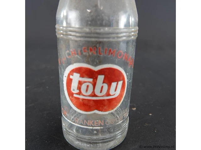 Vintage glazen frisdrankfles van de toby limonadefabriek uit het nederlandse oosterbeek - afbeelding 3 van  5