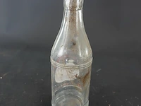 Vintage glazen frisdrankfles van de toby limonadefabriek uit het nederlandse oosterbeek - afbeelding 4 van  5