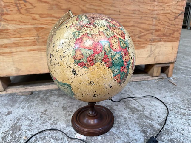 Vintage globe met verlichting - afbeelding 1 van  3