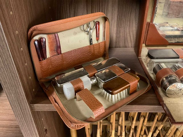 Vintage grooming kits - afbeelding 2 van  4