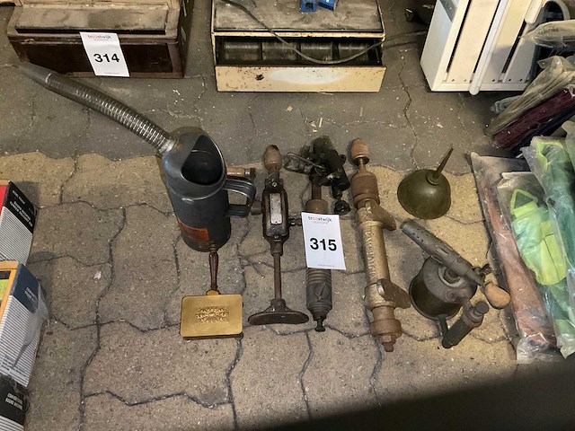 Vintage handgereedschap (7x) - afbeelding 1 van  3