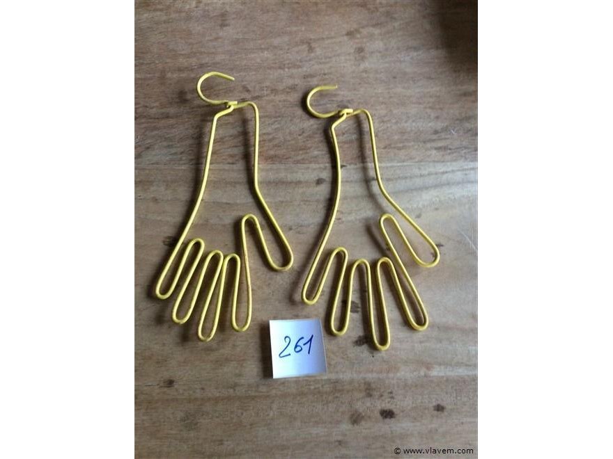 Div. goederen: wo. brocante, literatuur, meubelen, militaria, muziek, religieus, treinen, varia, curiosa enz.