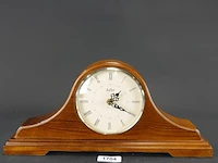 Vintage houten adler schouwklok