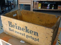 Vintage houten heineken-bierkrat met de iconische slogan "het meest getapt" uit de jaren 1960 - afbeelding 1 van  6