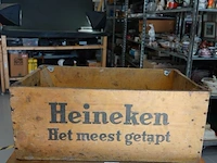Vintage houten heineken-bierkrat met de iconische slogan "het meest getapt" uit de jaren 1960 - afbeelding 2 van  6