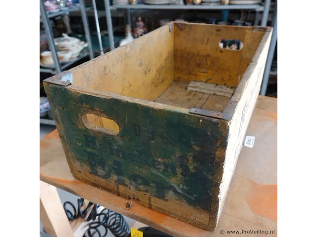 Vintage houten heineken-bierkrat met de iconische slogan "het meest getapt" uit de jaren 1960 - afbeelding 3 van  6