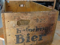 Vintage houten heineken-bierkrat met de iconische slogan "het meest getapt" uit de jaren 1960 - afbeelding 5 van  6