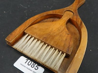 Vintage houten schuier met borstel - afbeelding 1 van  5
