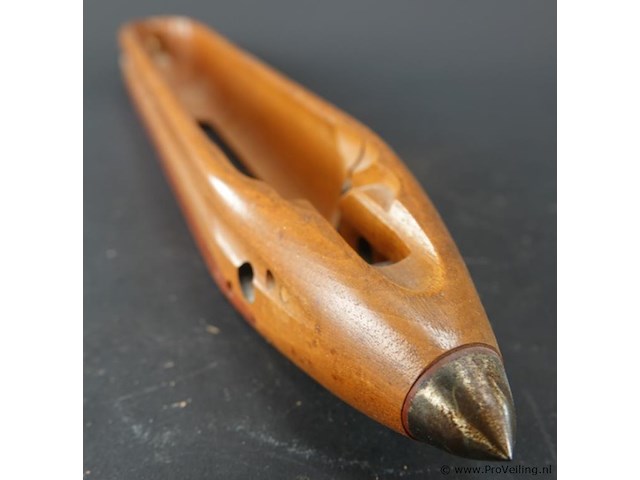 Vintage houten weefspoel (ook wel schietspoel of bootspoelgenoemd) - afbeelding 3 van  6