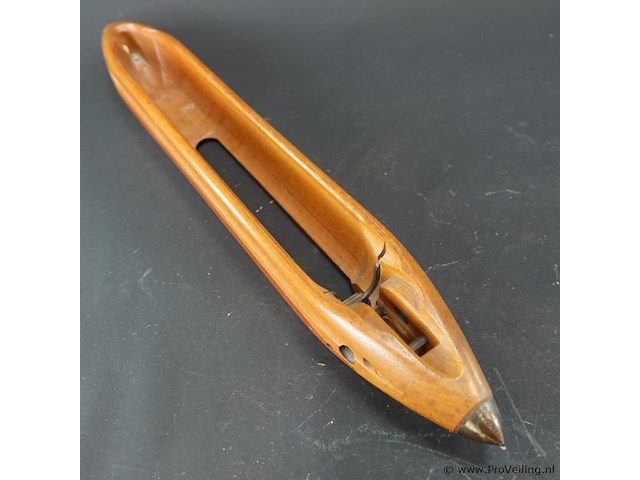 Vintage houten weefspoel (ook wel schietspoel of bootspoelgenoemd) - afbeelding 4 van  6