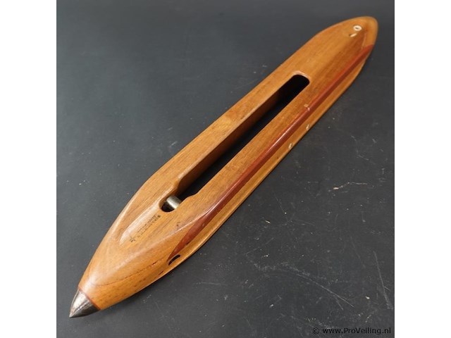 Vintage houten weefspoel (ook wel schietspoel of bootspoelgenoemd) - afbeelding 5 van  6