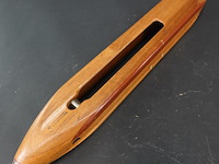Vintage houten weefspoel (ook wel schietspoel of bootspoelgenoemd) - afbeelding 5 van  6
