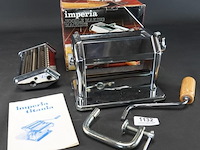 Vintage imperia noodle making machine in oorspronkelijke verpakking. - afbeelding 1 van  5