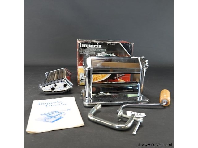 Vintage imperia noodle making machine in oorspronkelijke verpakking. - afbeelding 2 van  5