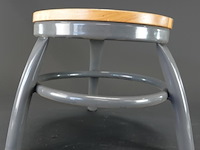 Vintage industrieel klein krukje - afbeelding 2 van  5
