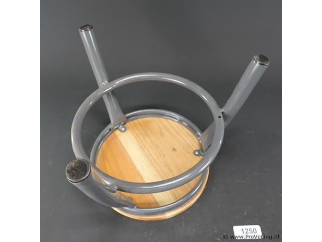 Vintage industrieel klein krukje - afbeelding 5 van  5