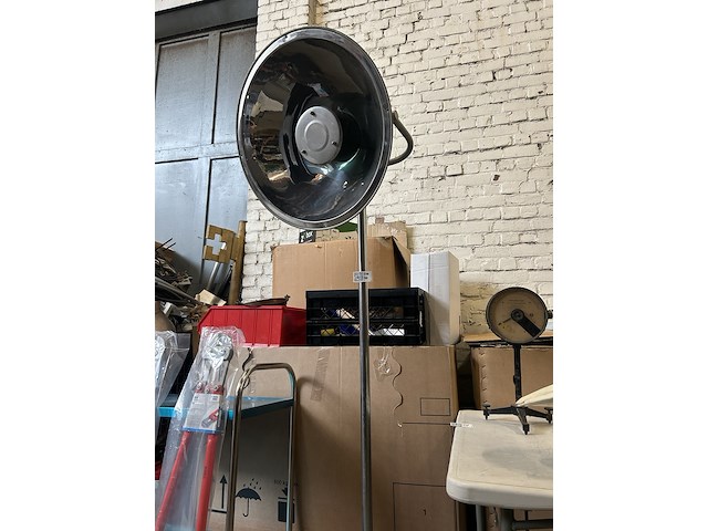 Vintage industriële staande lamp - afbeelding 1 van  5