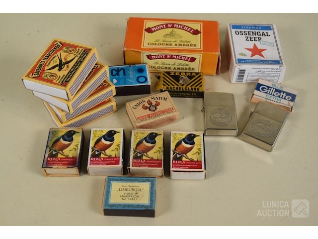 Vintage items - afbeelding 1 van  5