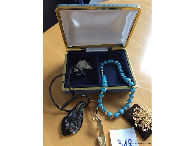 Vintage juwelendoosje + - afbeelding 1 van  2
