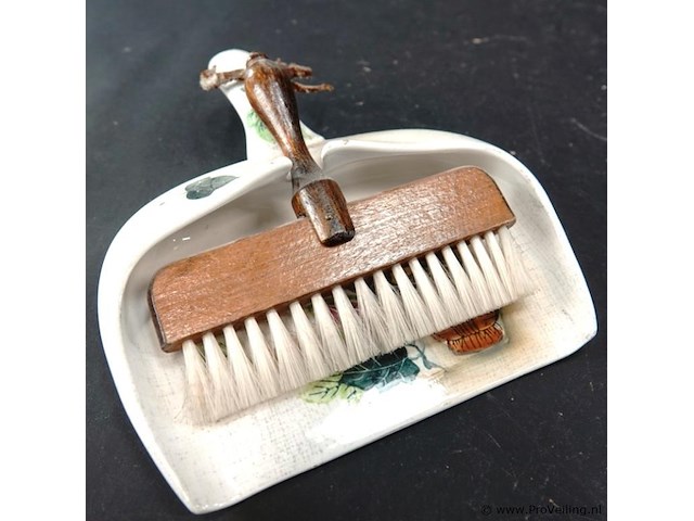 Vintage keramieken stoffer en blik met een houten handveger - afbeelding 5 van  5