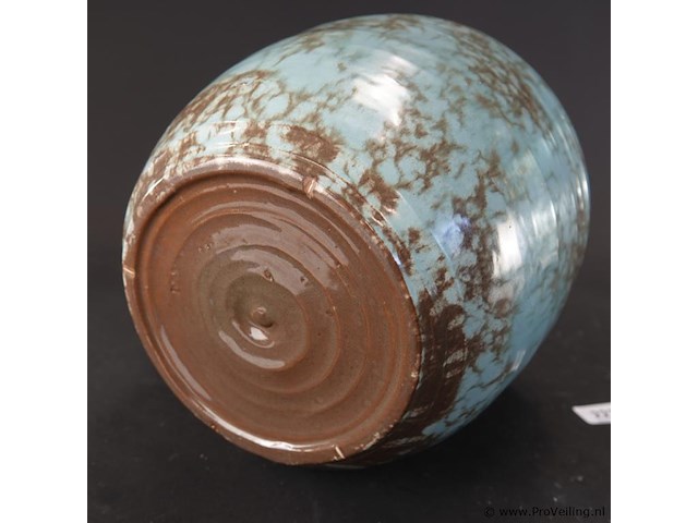 Vintage keramieken vaas in turquoise/bruine 'rubra' glazuur, ontworpen door wim visser voor de sphinx / petrus regout maastricht rond 1954. - afbeelding 5 van  5