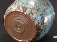 Vintage keramieken vaas in turquoise/bruine 'rubra' glazuur, ontworpen door wim visser voor de sphinx / petrus regout maastricht rond 1954. - afbeelding 5 van  5