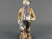 Vintage keramisch beeld van een jager in italiaans capodimonte-stijl