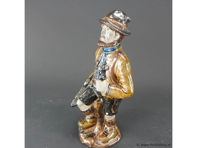 Vintage keramisch beeld van een jager in italiaans capodimonte-stijl - afbeelding 2 van  5