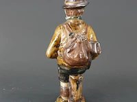 Vintage keramisch beeld van een jager in italiaans capodimonte-stijl - afbeelding 3 van  5