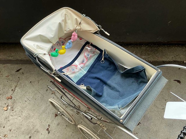 Vintage kinderwagen - afbeelding 2 van  4