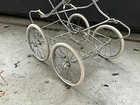 Vintage kinderwagen - afbeelding 3 van  4