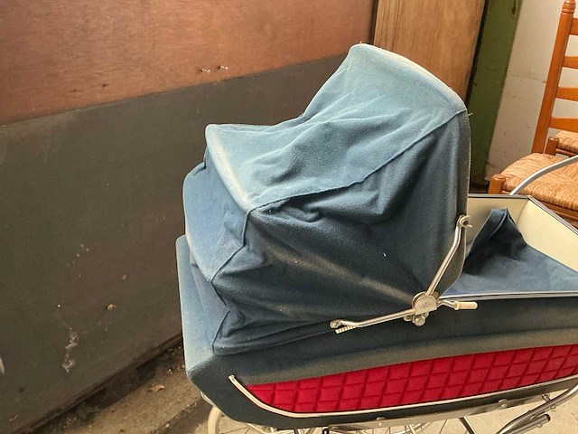 Vintage kinderwagen - afbeelding 4 van  4