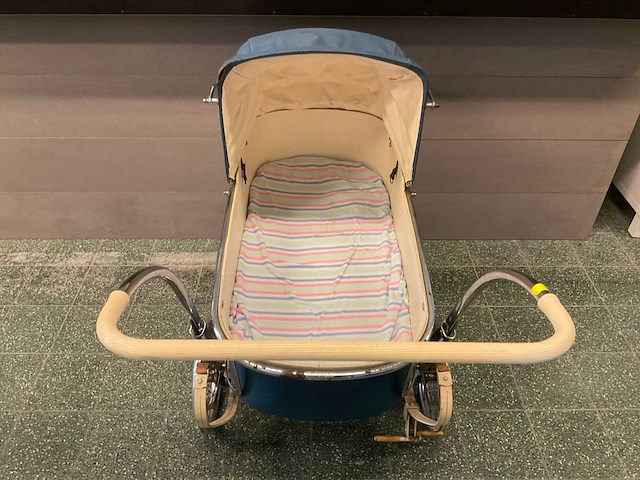 Vintage kinderwagen - afbeelding 3 van  5