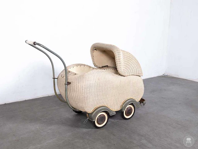 Vintage kinderwagen - afbeelding 1 van  1