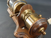 Vintage koperen wandlamp op houten basis - afbeelding 4 van  5
