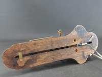 Vintage koperen wandlamp op houten basis - afbeelding 5 van  5