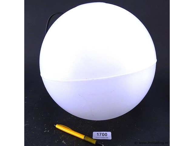 Vintage kunststof bollamp - afbeelding 1 van  4