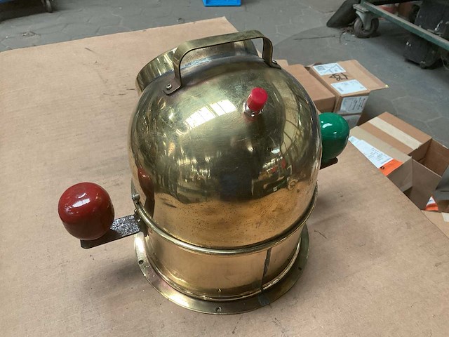 Vintage marine compass - afbeelding 2 van  2
