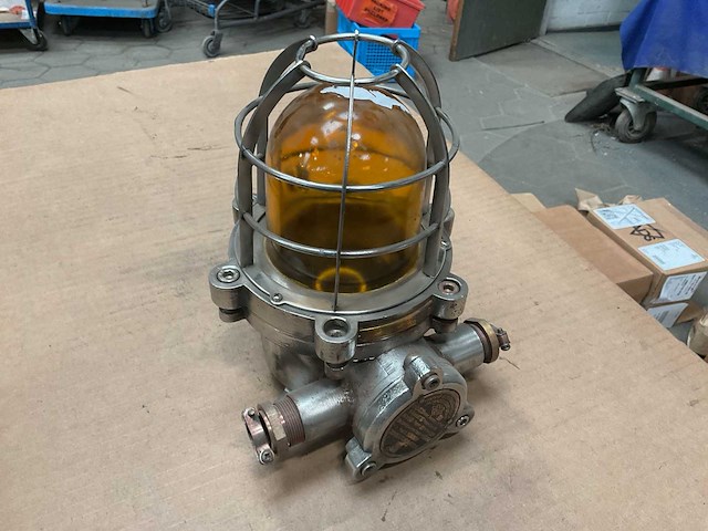 Vintage marine explosion proof lamp - afbeelding 1 van  5