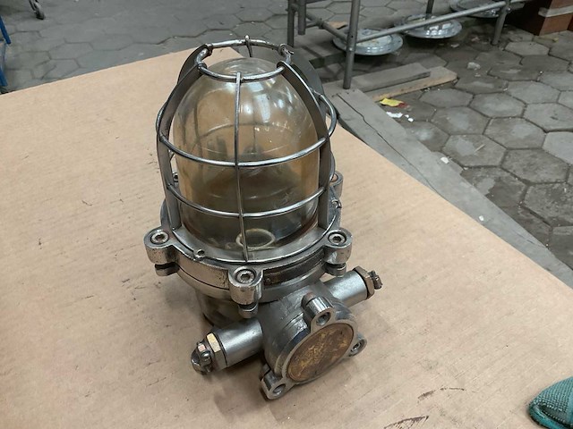 Vintage marine explosion proof lamp - afbeelding 1 van  1