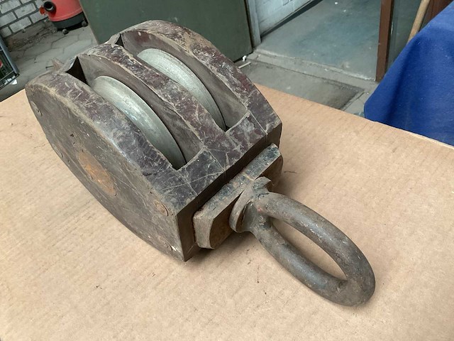 Vintage marine katrol - afbeelding 1 van  4