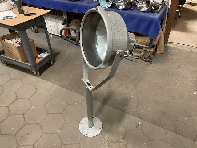 Vintage marine spot op voet - afbeelding 2 van  6