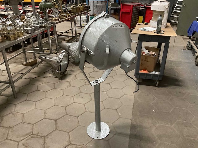 Vintage marine spot op voet - afbeelding 4 van  6