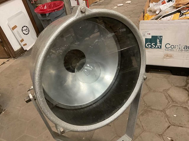 Vintage marine spot op voet - afbeelding 1 van  6