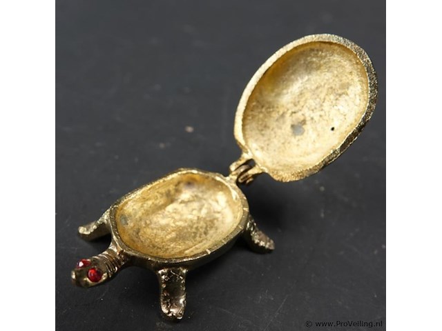 Vintage messing schildpad sieradendoosje ingelegd met gekleurde strass-steentjes. - afbeelding 3 van  5