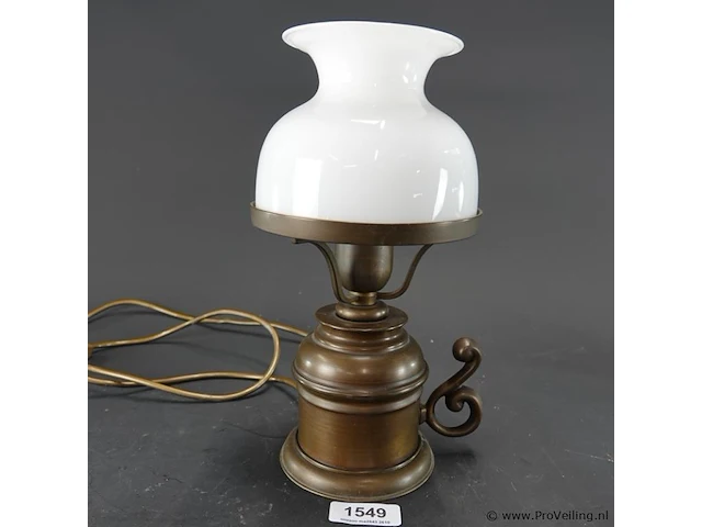 Vintage messing tafellamp met een witte opaline glazen - afbeelding 2 van  5