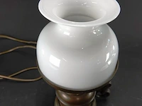 Vintage messing tafellamp met een witte opaline glazen - afbeelding 4 van  5