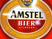Vintage metalen amstel bier serveerblad met een opvallende rode opstaande rand en het klassieke merklogo - afbeelding 3 van  5